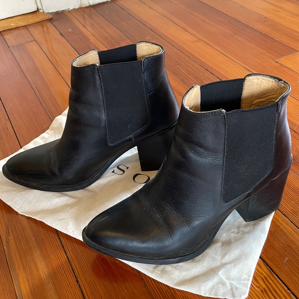 Nisolo Black Leather Chelsea Ankle Boots